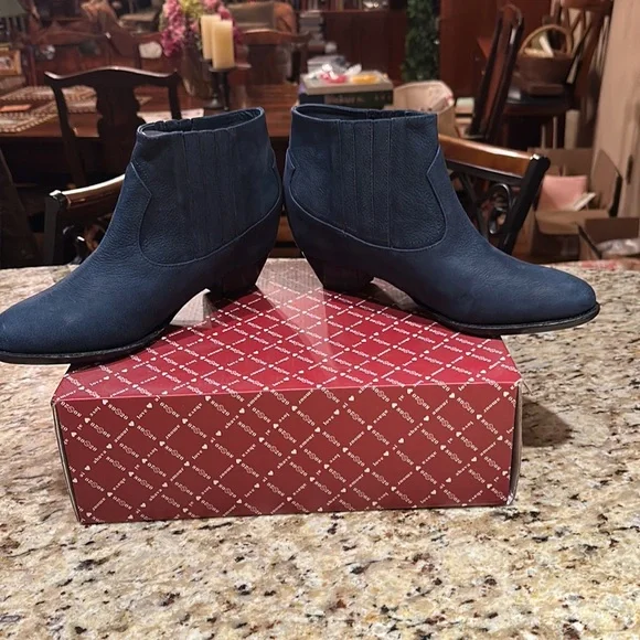 Blue nubuck hidden wedge booties size 10 New - Picture 2 of 6